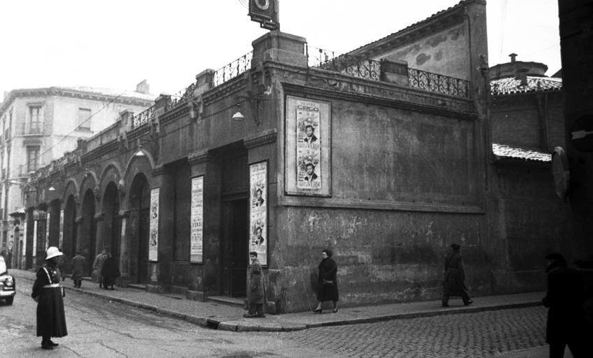 Teatro Circo Zaragoza - Calle San Miguel, esquina Isaac Peral. Año 1960. Autor Gerardo Sancho. Archivo Municipal de Zaragoza